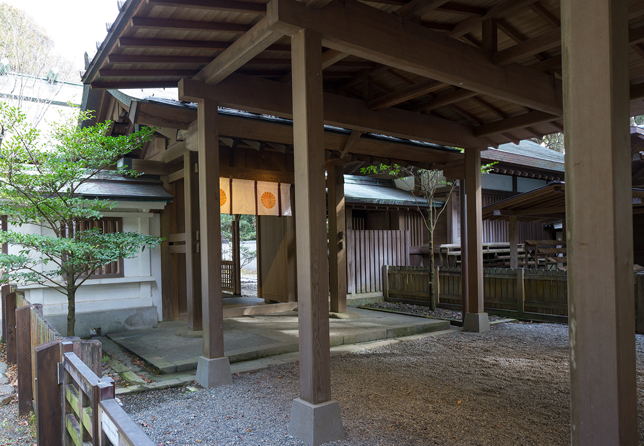 中門