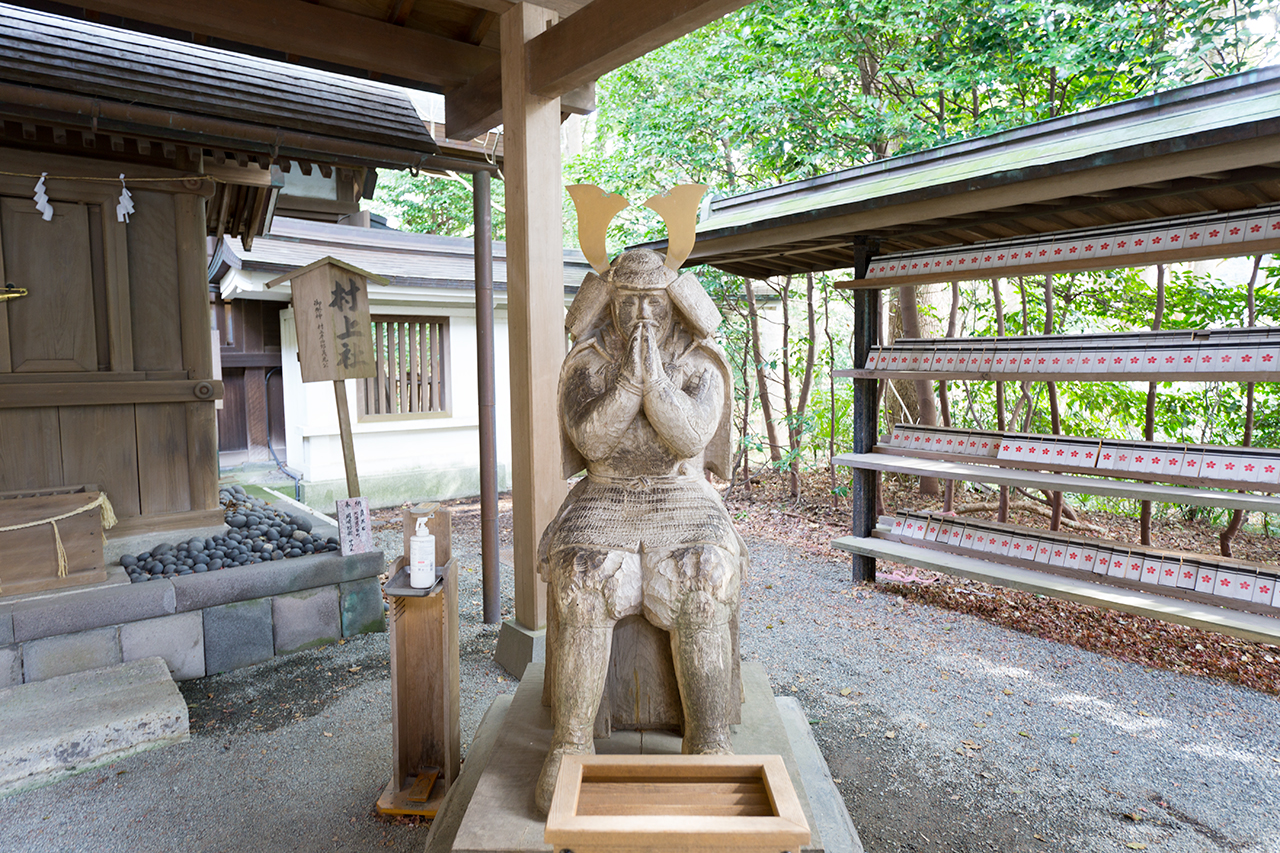 木彫りの村上彦四郎義光公像（身代わり像）