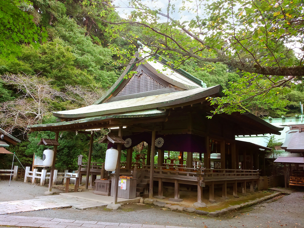 拝殿 斜め