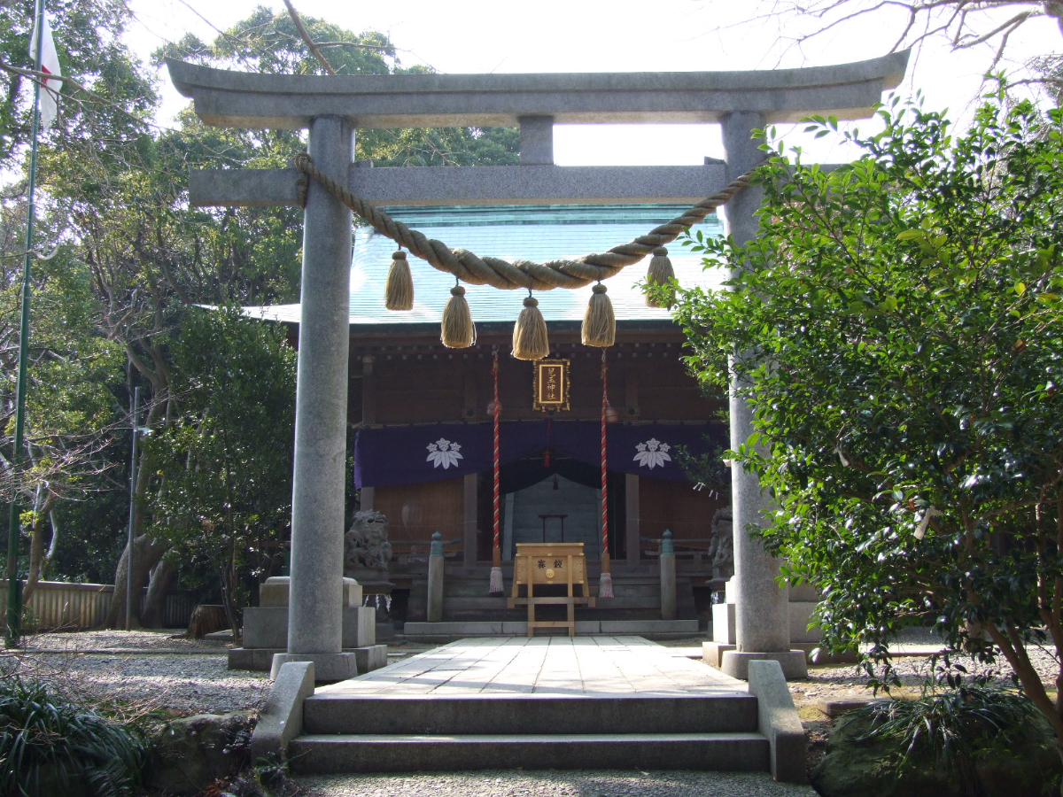 鳥居と拝殿
