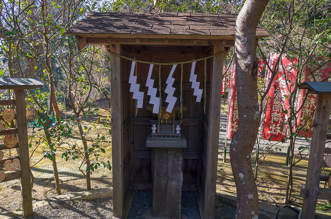 縁結び石の祠