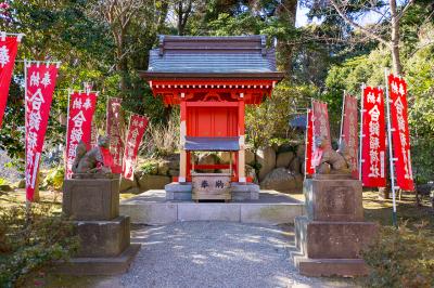 葛原岡神社 合鎚稲荷社 狛犬と御社殿