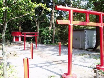 線守稲荷神社 鳥居と拝殿