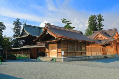 阿蘇神社 拝殿と神殿