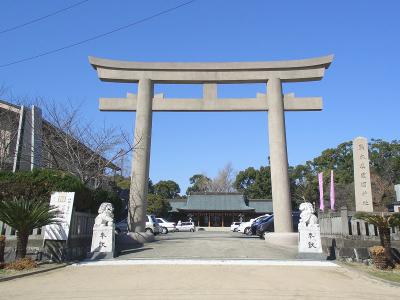 護国神社 鳥居と社殿