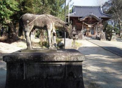 小川阿蘇神社 馬像と拝殿