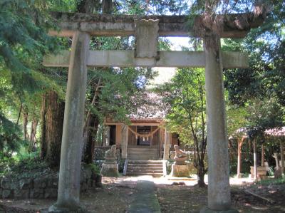 鐙田杵築神社 鳥居と社殿
