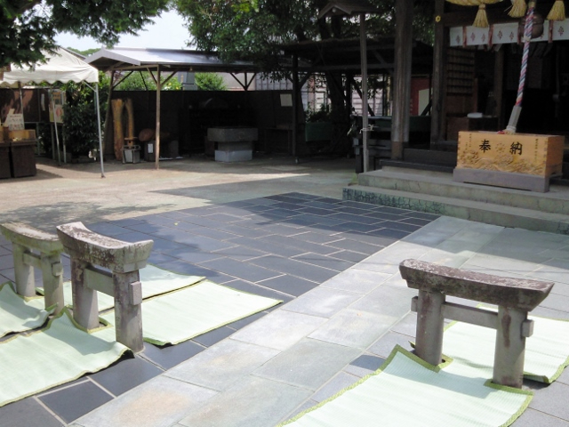 境内のミニ鳥居