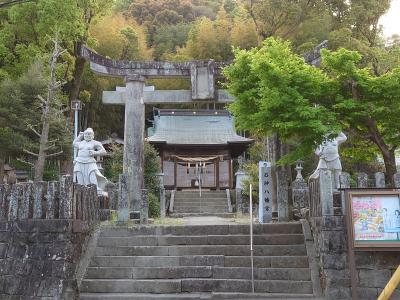 石神八幡宮 鳥居と拝殿
