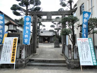 本村神社 鳥居と拝殿