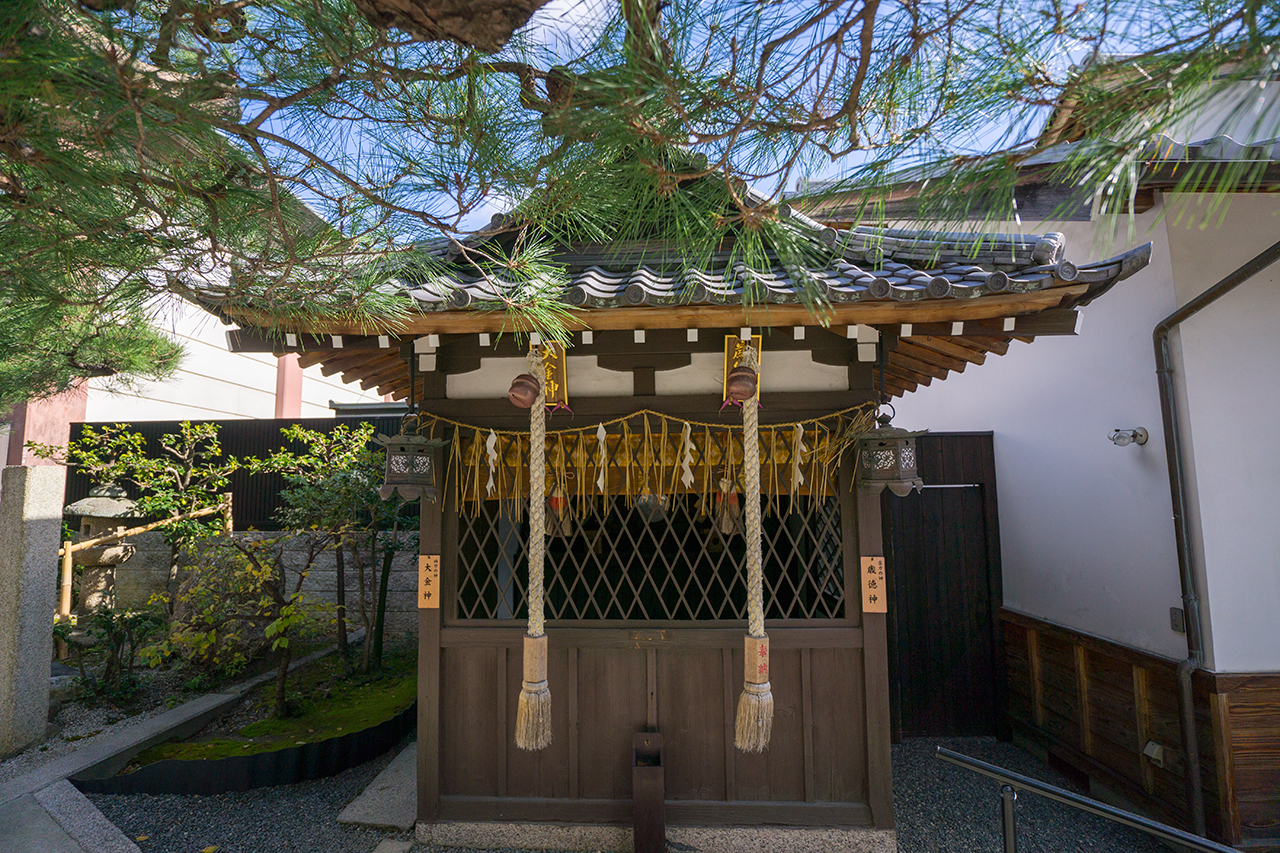 歳徳金神社 正面