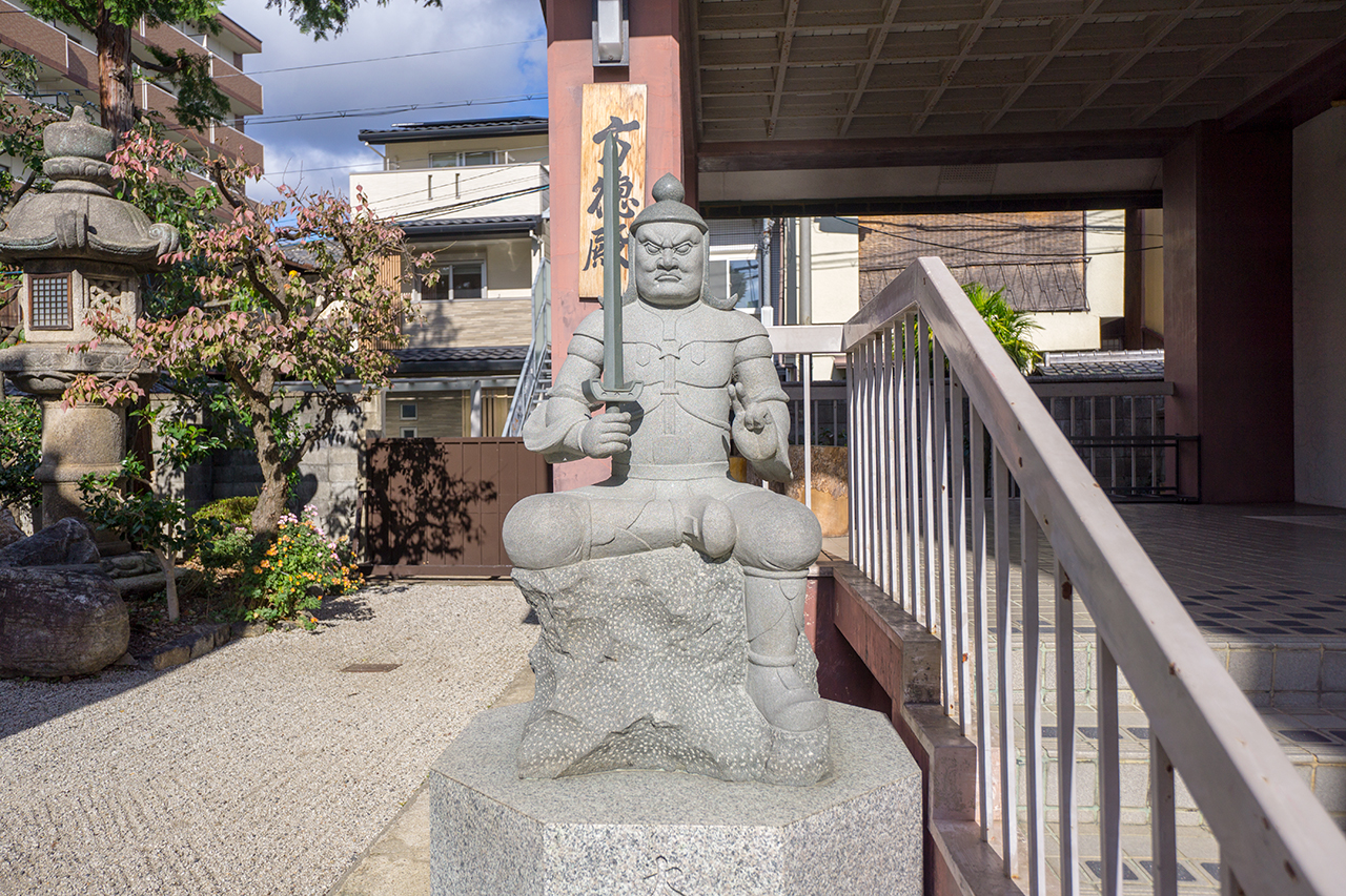 大将軍神の半跏像