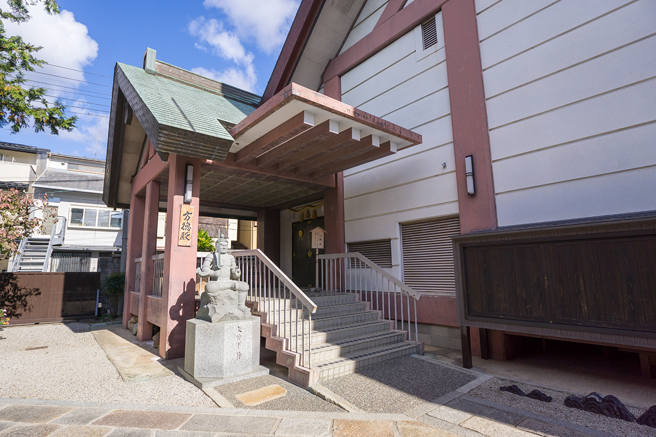 方徳殿（宝物庫）
