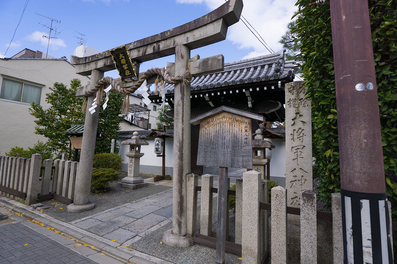社号標と鳥居