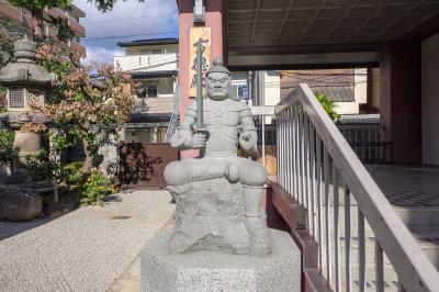 大将軍八神社 大将軍神の半跏像
