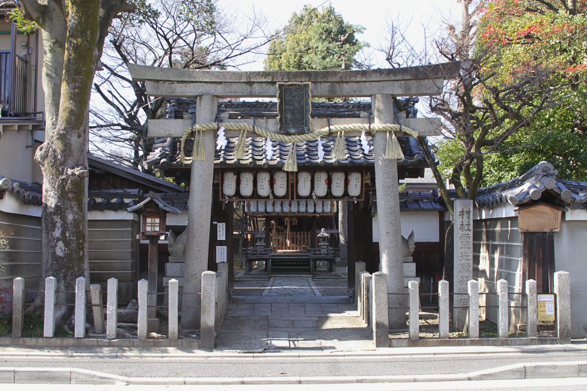 鳥居と拝殿