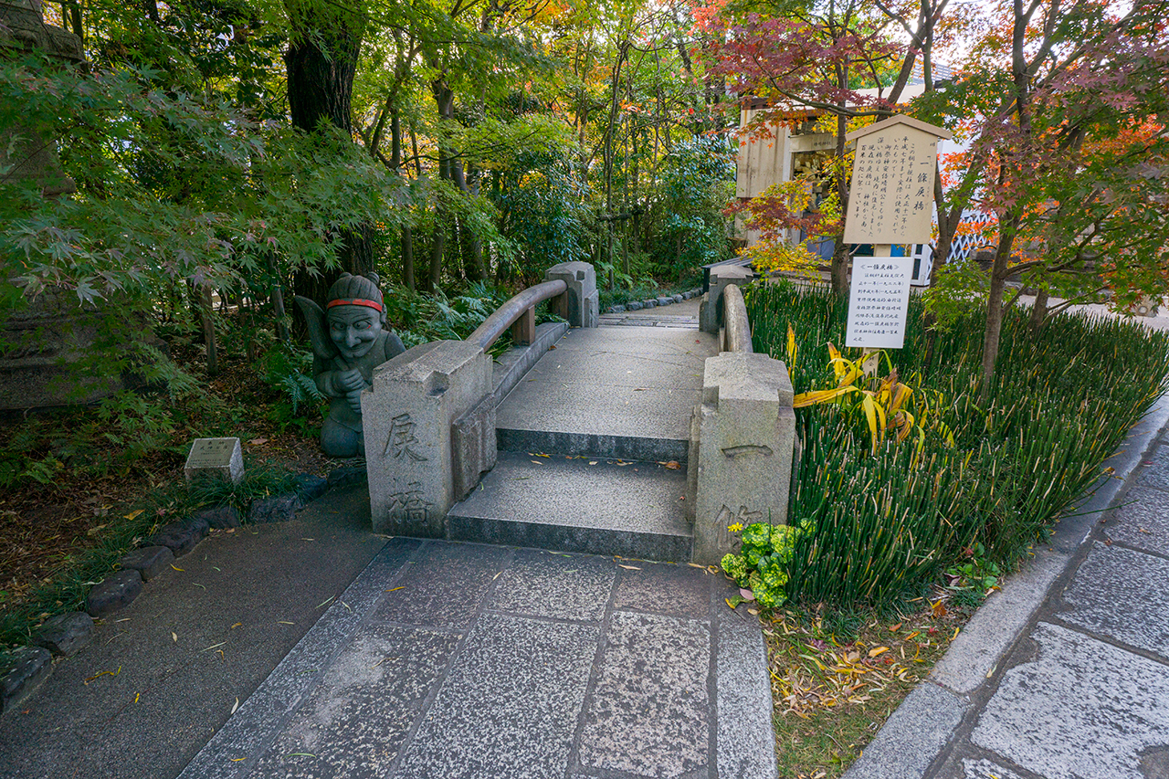 京都晴明神社 再現された旧一條戻橋
