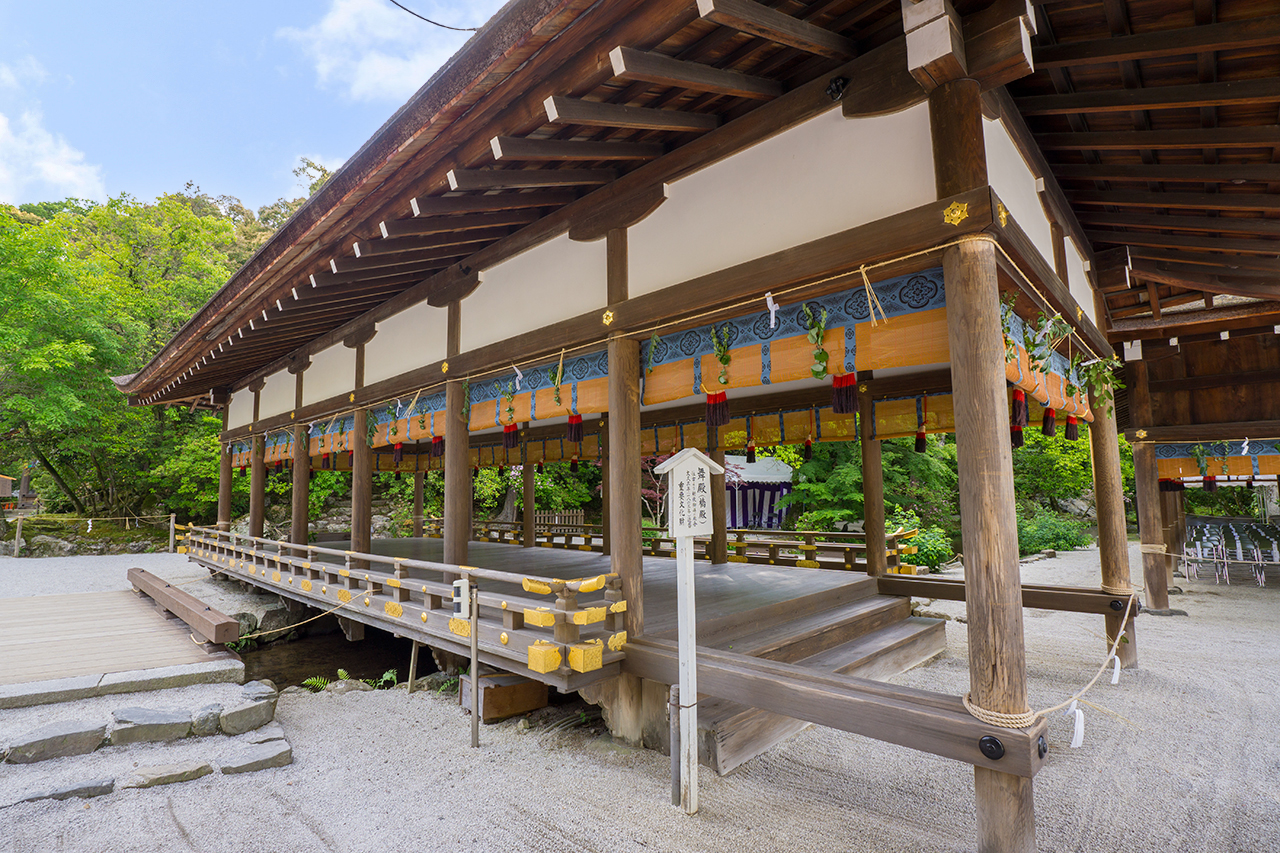 橋殿（舞殿）裏