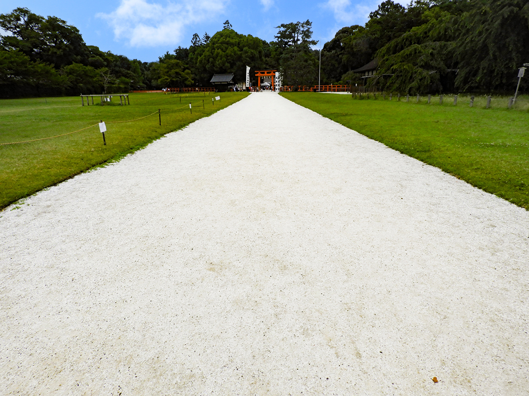 広々とした参道