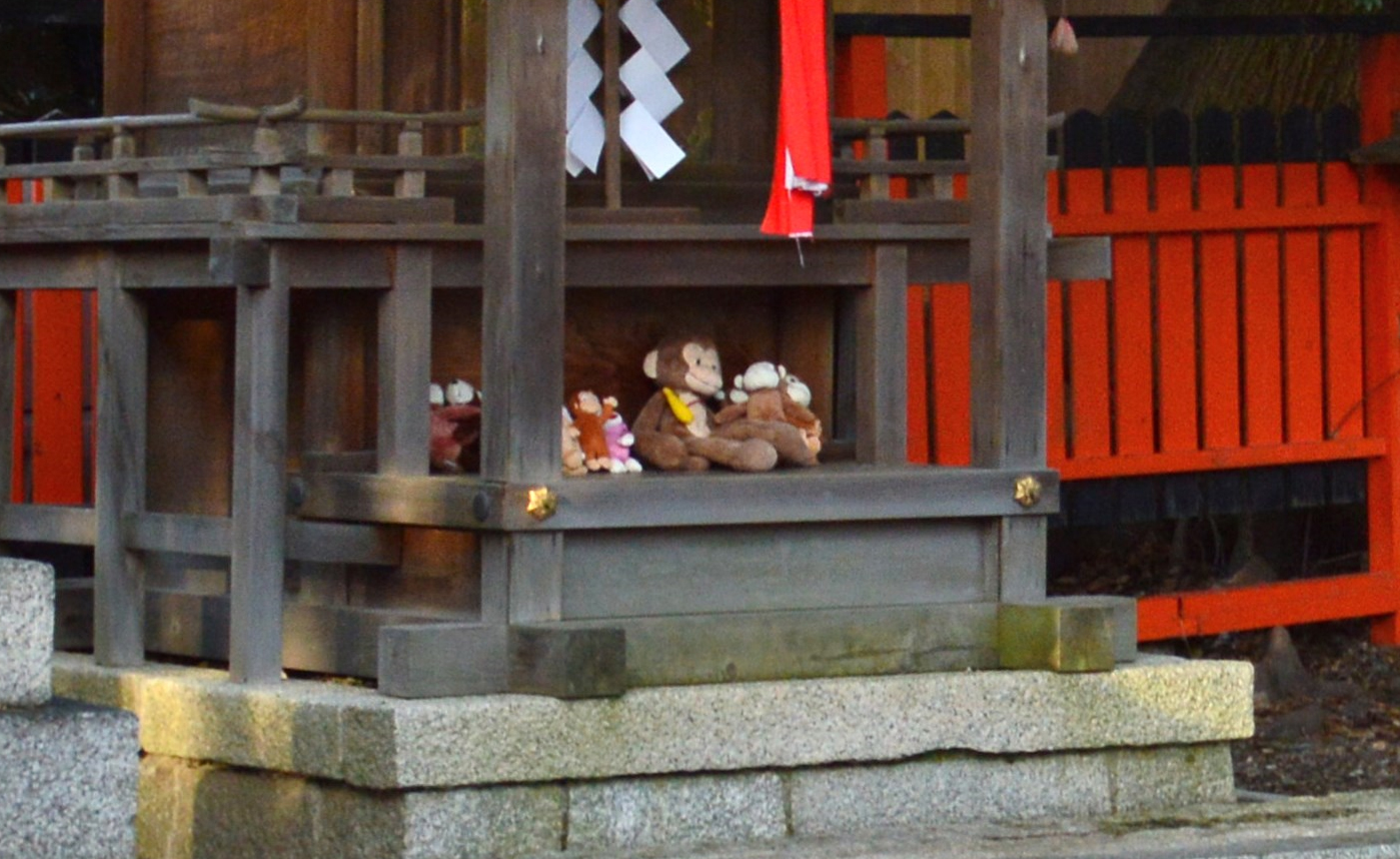 猿田彦神社に奉納された猿のぬいぐるみ