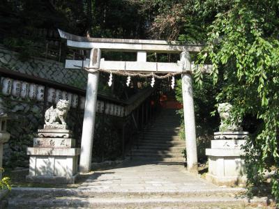 八神社 鳥居
