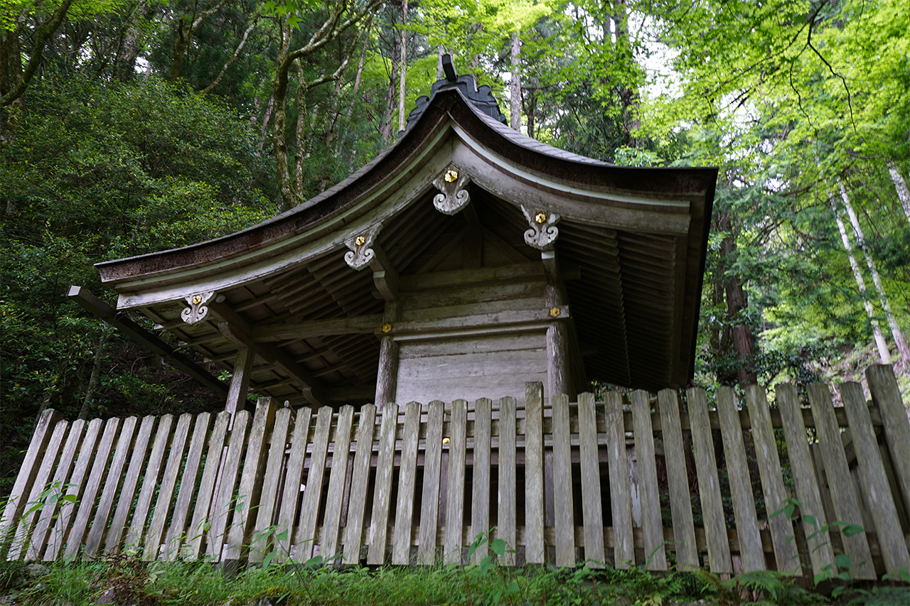 権殿社 社殿