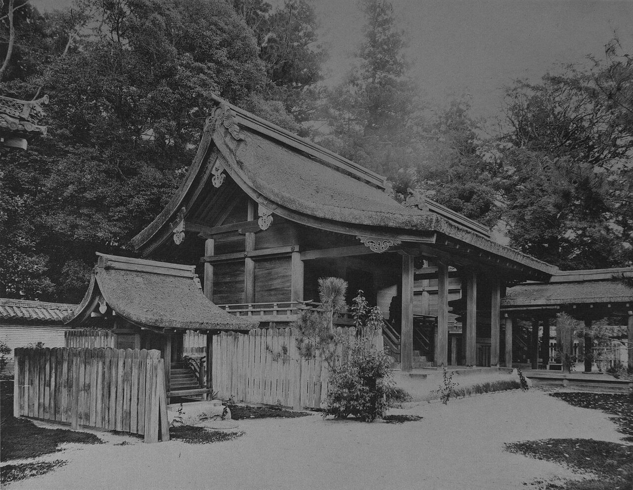 西本殿