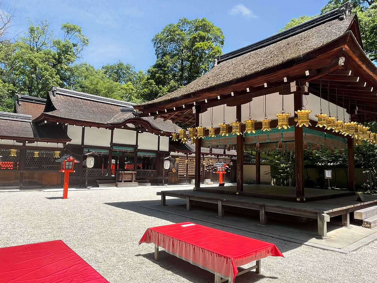 河合神社 舞殿と拝殿
