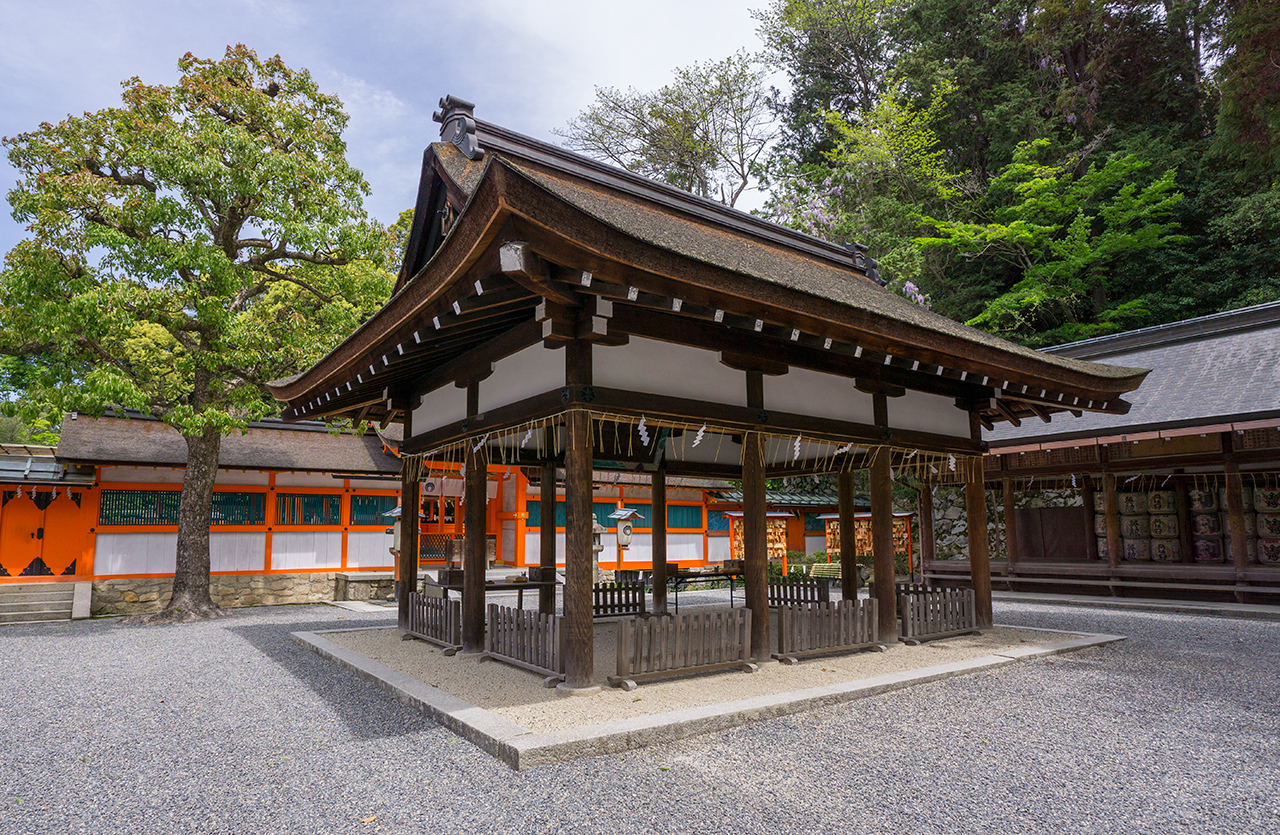 吉田神社 拝殿(舞殿) 斜め