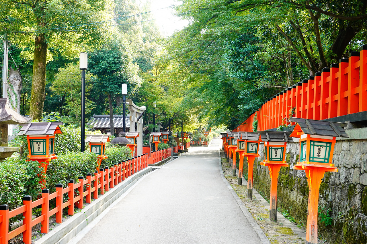 境内の万灯篭