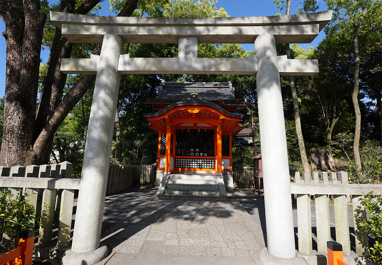 疫神社の鳥居と社殿