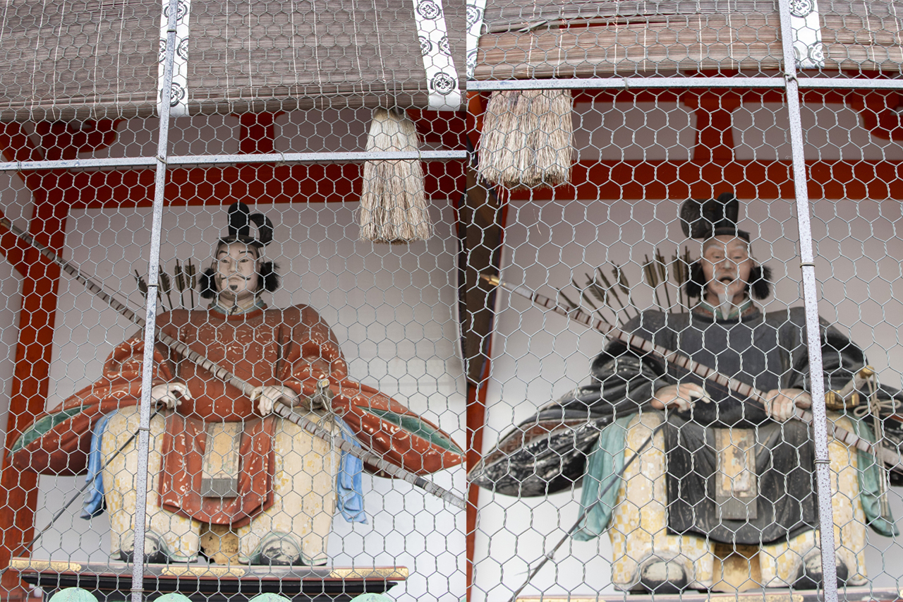 西楼門の随身像