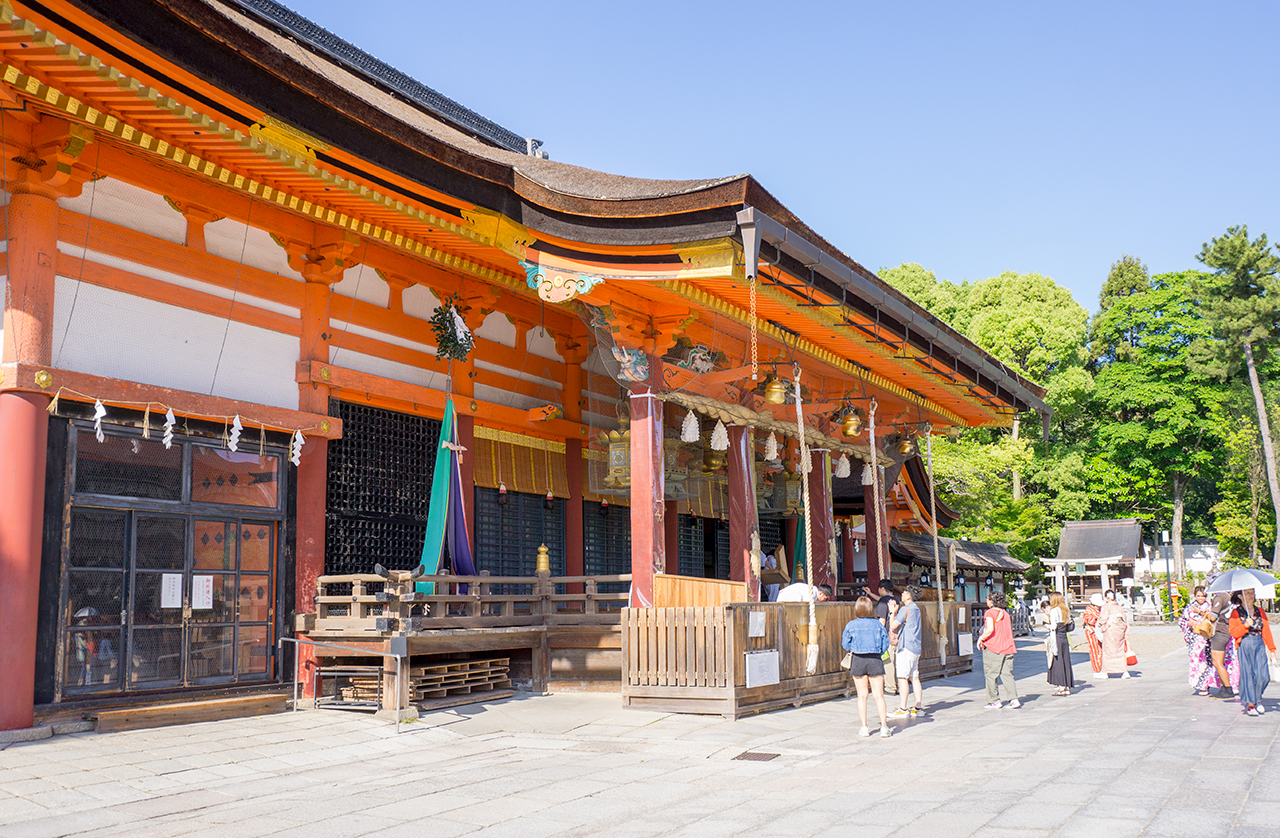 八坂神社 本殿 斜め