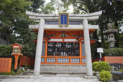 八坂神社 美御前社の鳥居と社殿