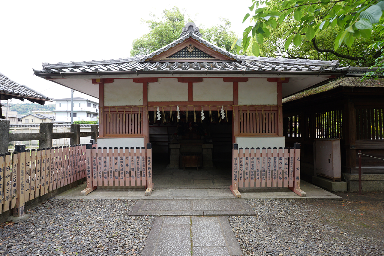槇本稲荷神社 社殿全体