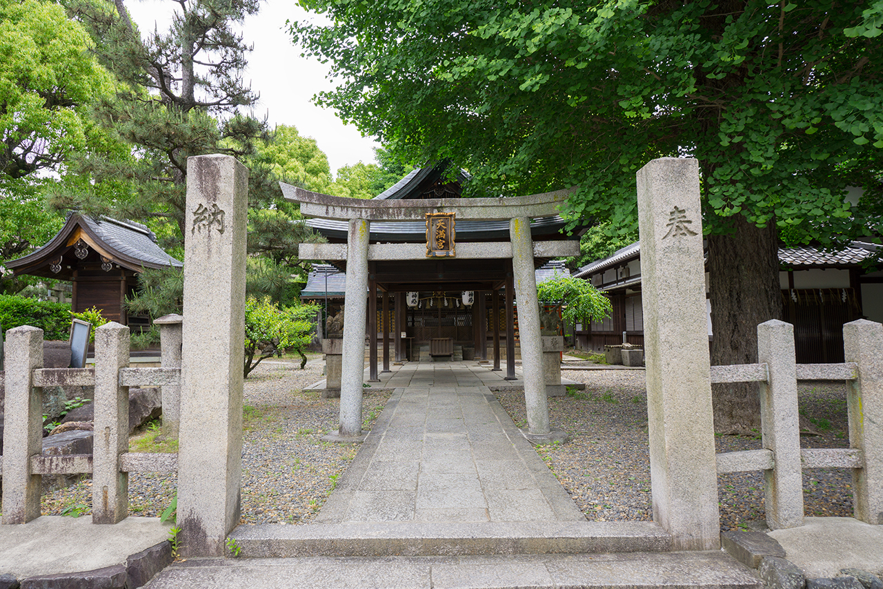 桃山天満宮 鳥居と社殿