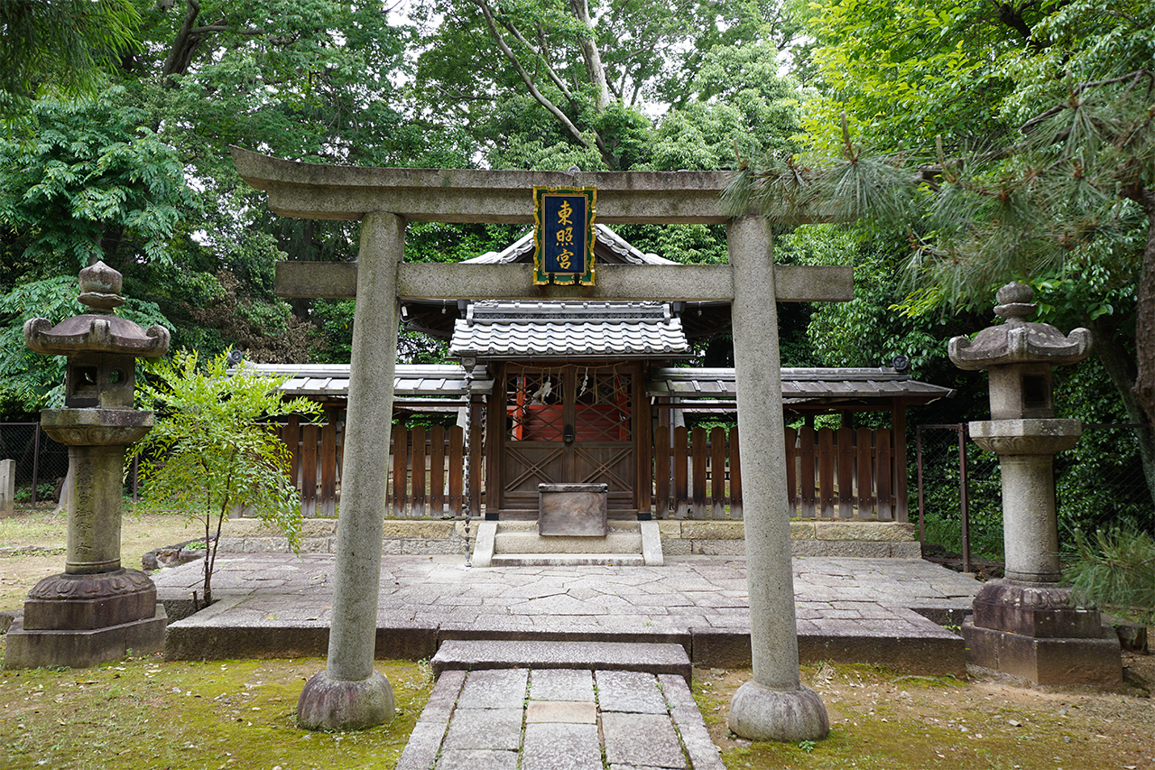 東照宮 鳥居と社殿