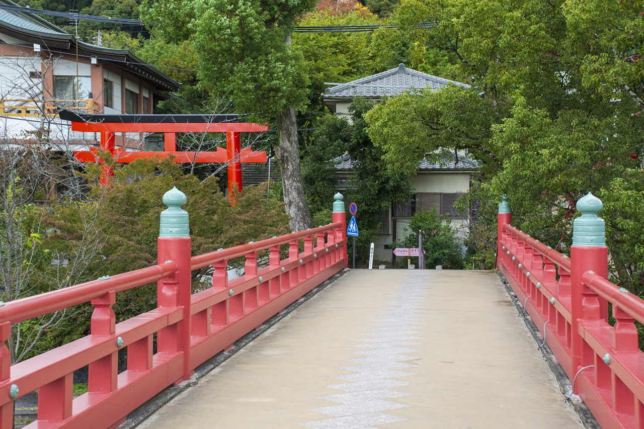 朝露橋からみえる大鳥居(一の鳥居)
