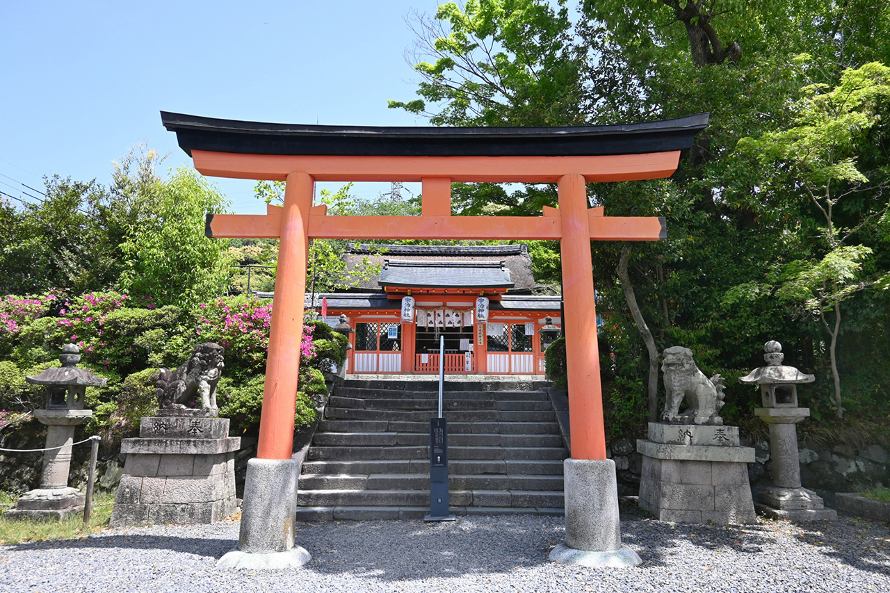 中門前の鳥居