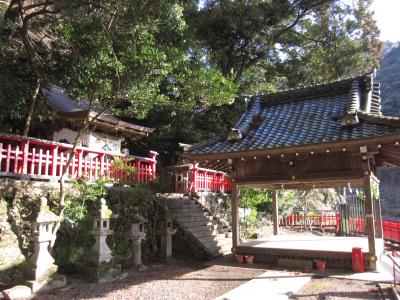 請田神社 拝殿と本殿