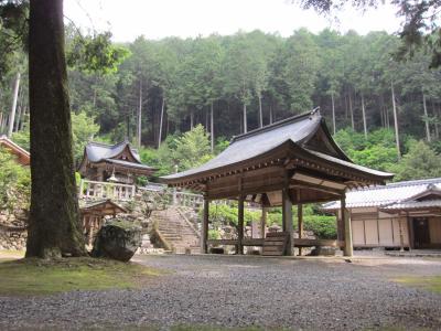 幡日佐神社 拝殿と本殿