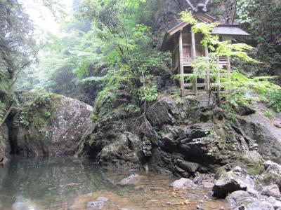 天岩戸神社 社殿と御座石