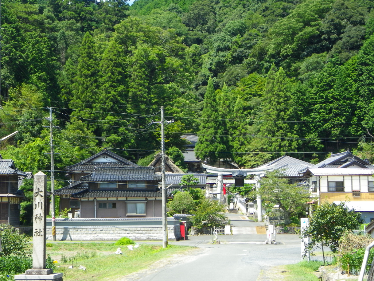 神社入口と鳥居