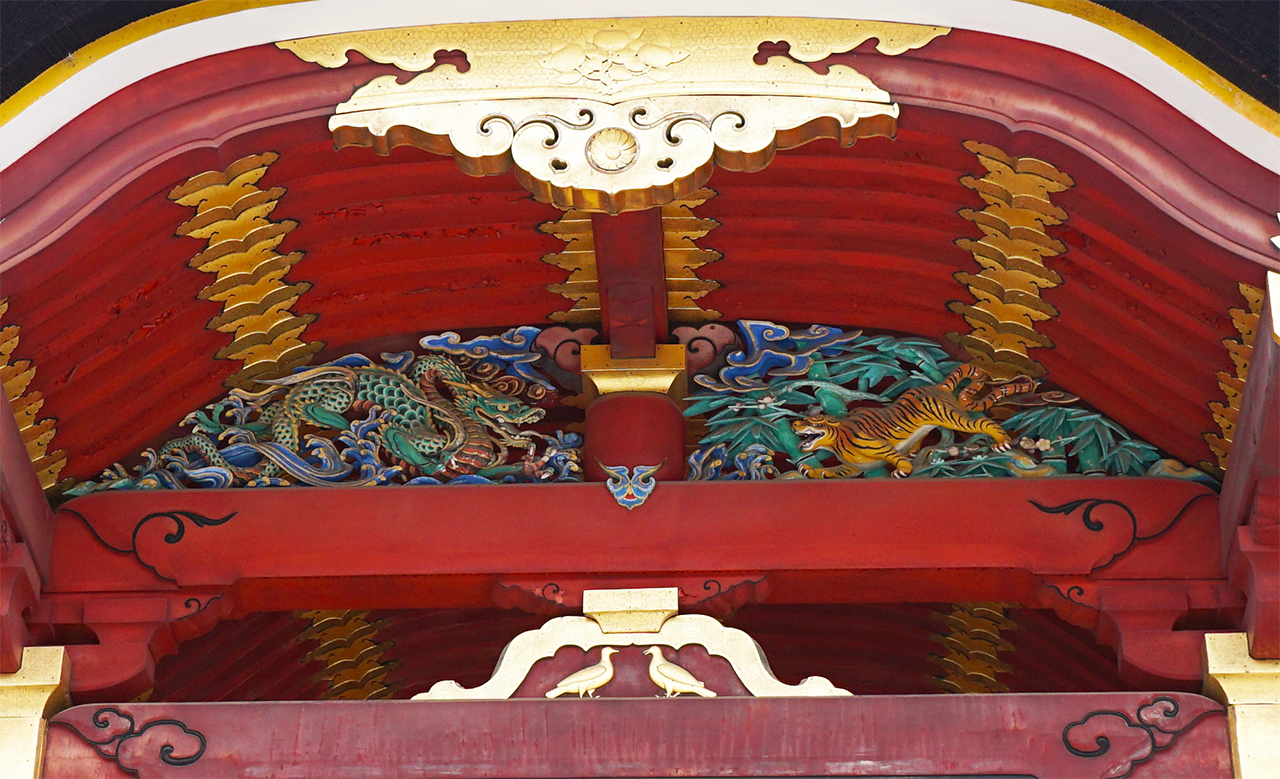 楼門の彫刻　鳩・龍と虎