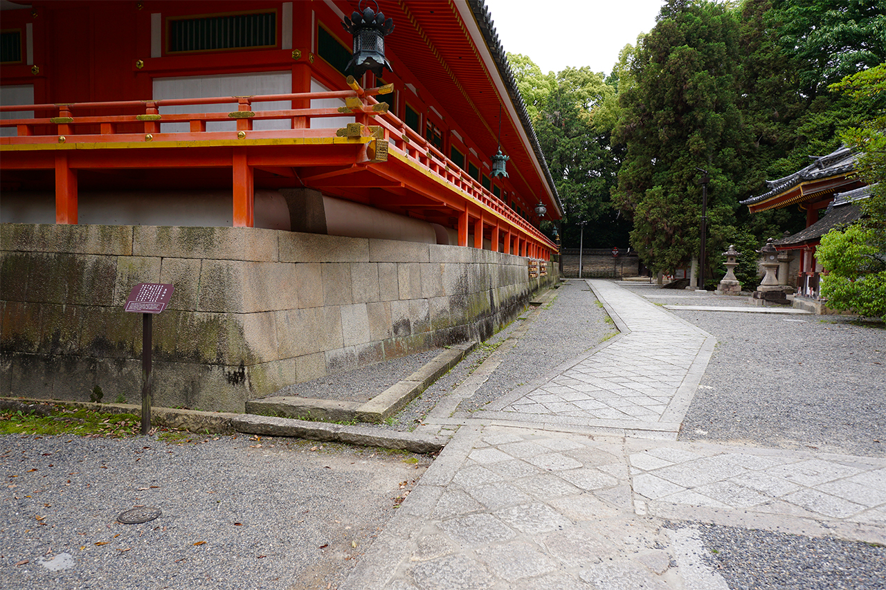 石清水八幡宮社殿の鬼門側