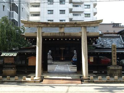 五條天神社 東門鳥居と社殿