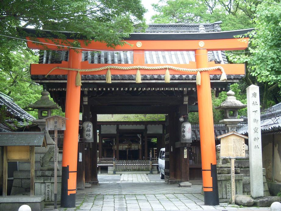 鳥居と拝殿