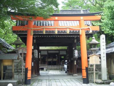 下御霊神社 鳥居と拝殿