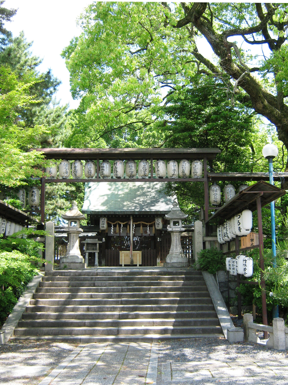 参道と拝所