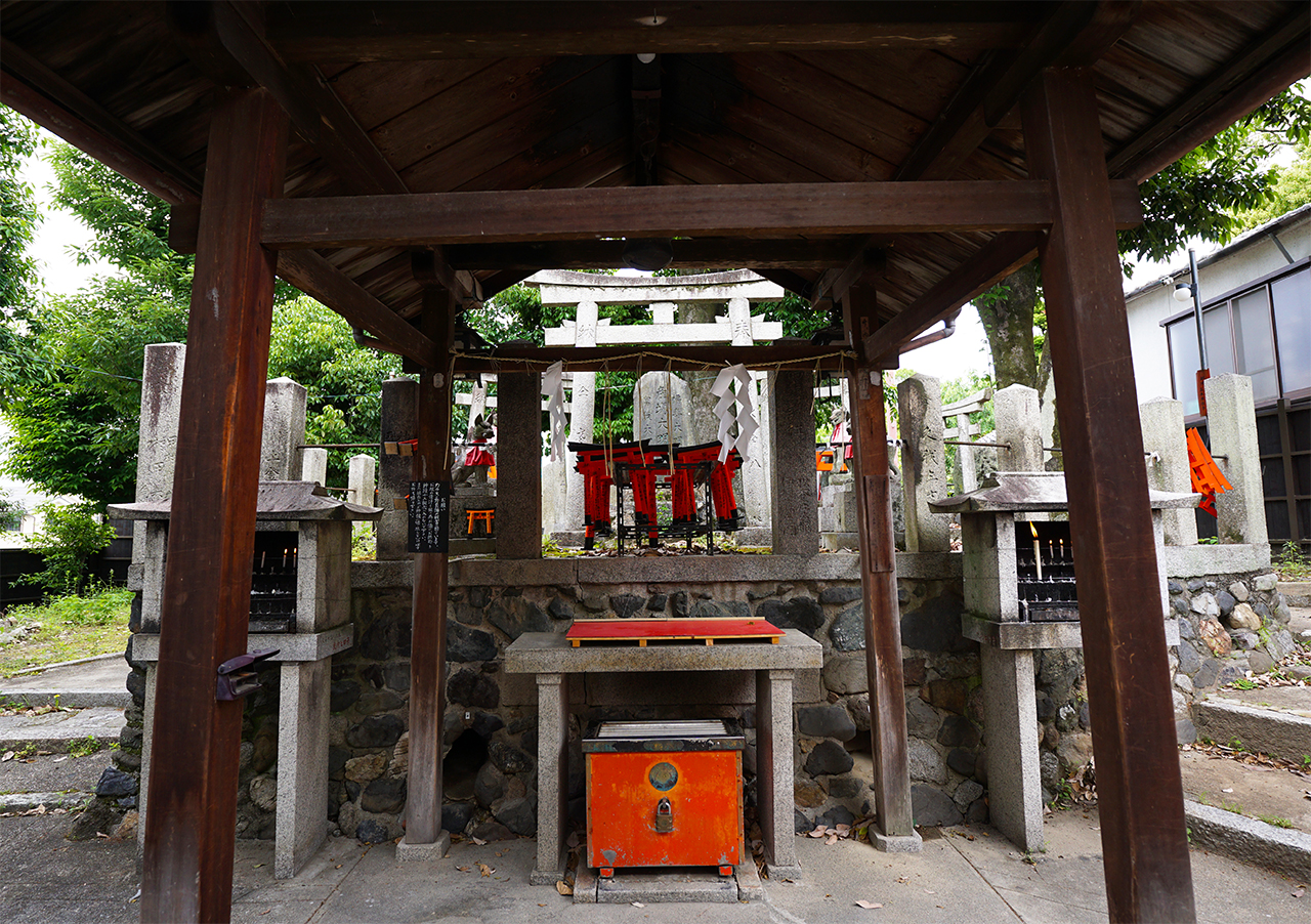 お産場稲荷 社殿